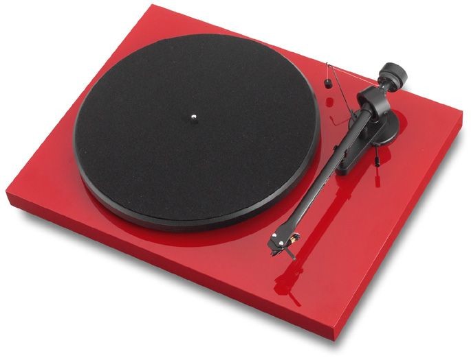 Project Debut Carbon AC Turntable Ortofon OM-10 in Red (ex demo)